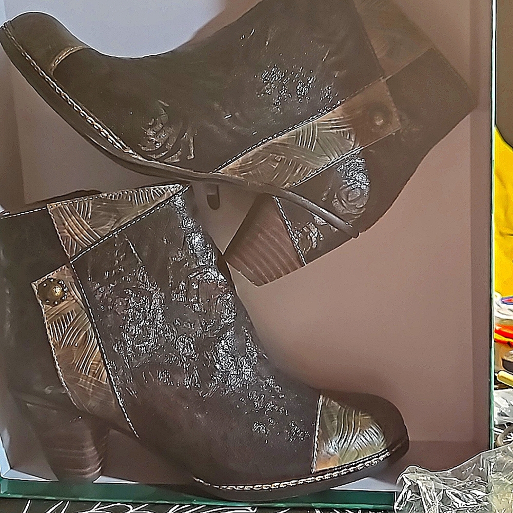 Women's  ankle  boots